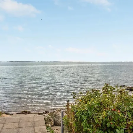 Tana - 5m From The Sea By Interhome * Abyskov